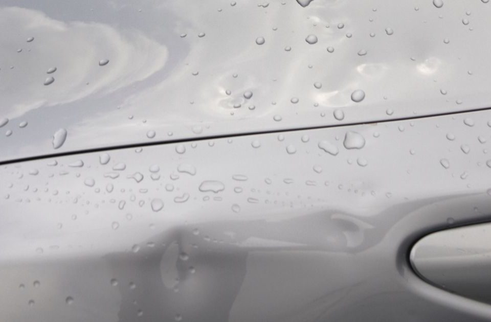 Le tecniche per riparare auto dalla grandine